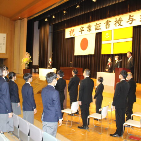 第２５回　中等部 卒業証書授与式が行われました。