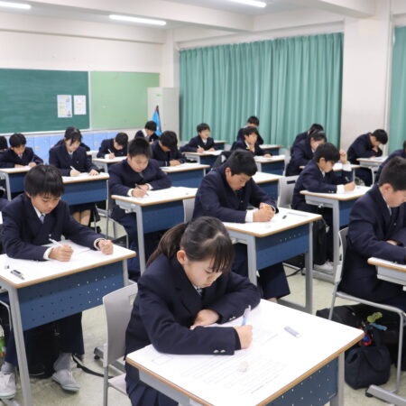 冬期課題試験を行いました。