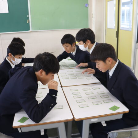 百人一首大会を実施しました。