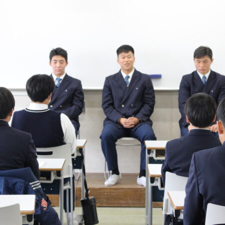 ２年生　英数特進コース　先輩からの講演会を実施しました。　