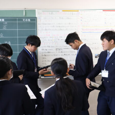 中２　ポスターセッションに向けた模擬発表を行いました。