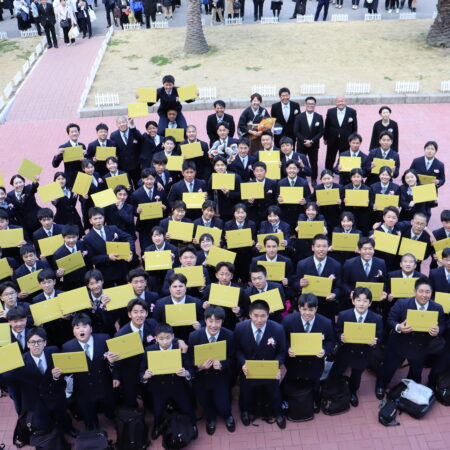 中等部 第28回卒業証書授与式を行いました。