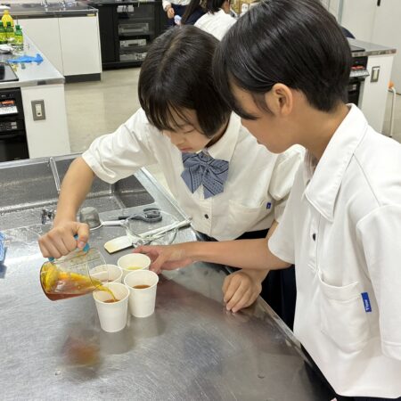 自分で考え抜く楽しさを〜中等部「探究講座」〜