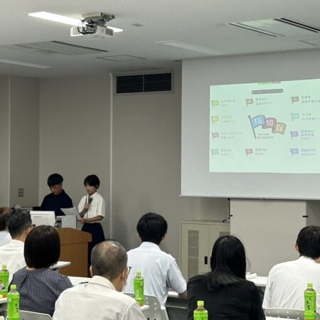 塾対象説明会で中等部生がプレゼンテーション！